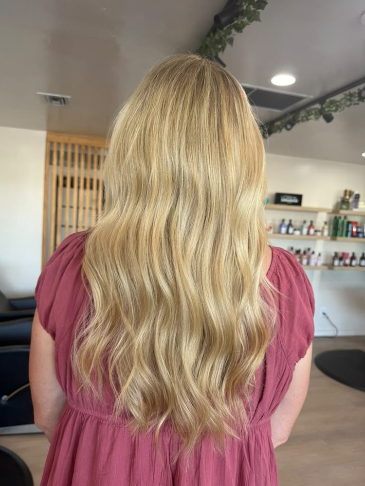 Golden-blonde balayage on long, flowing waves, Hair Palette Beauty Salon, El Cajon