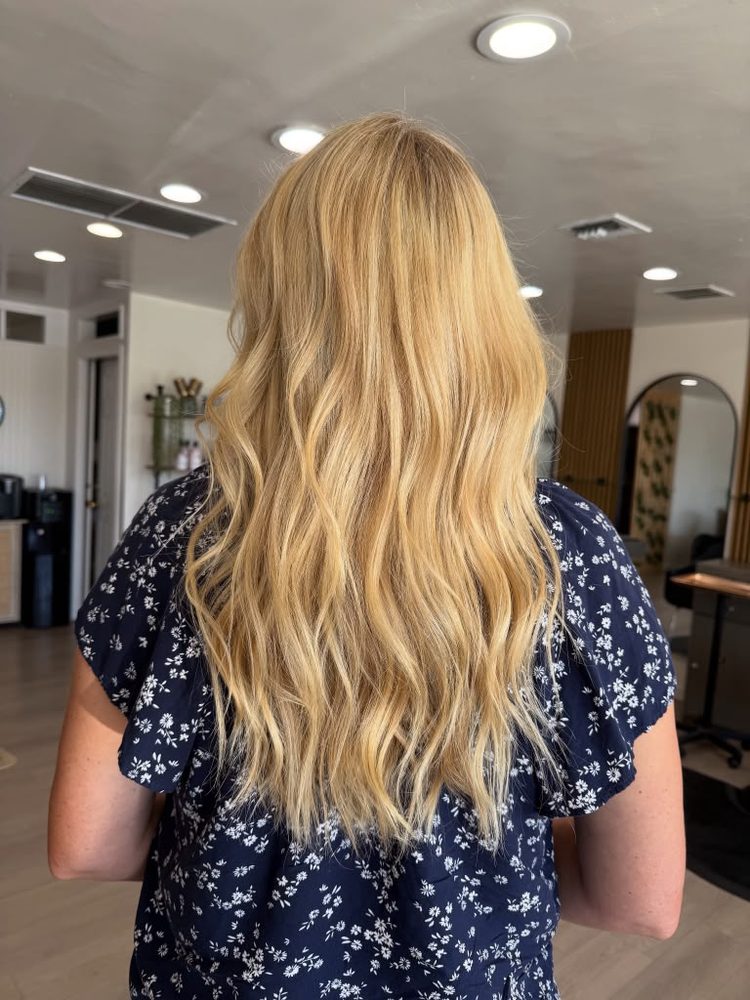Golden-blonde balayage with loose, beachy waves, Hair Palette Beauty Salon, El Cajon