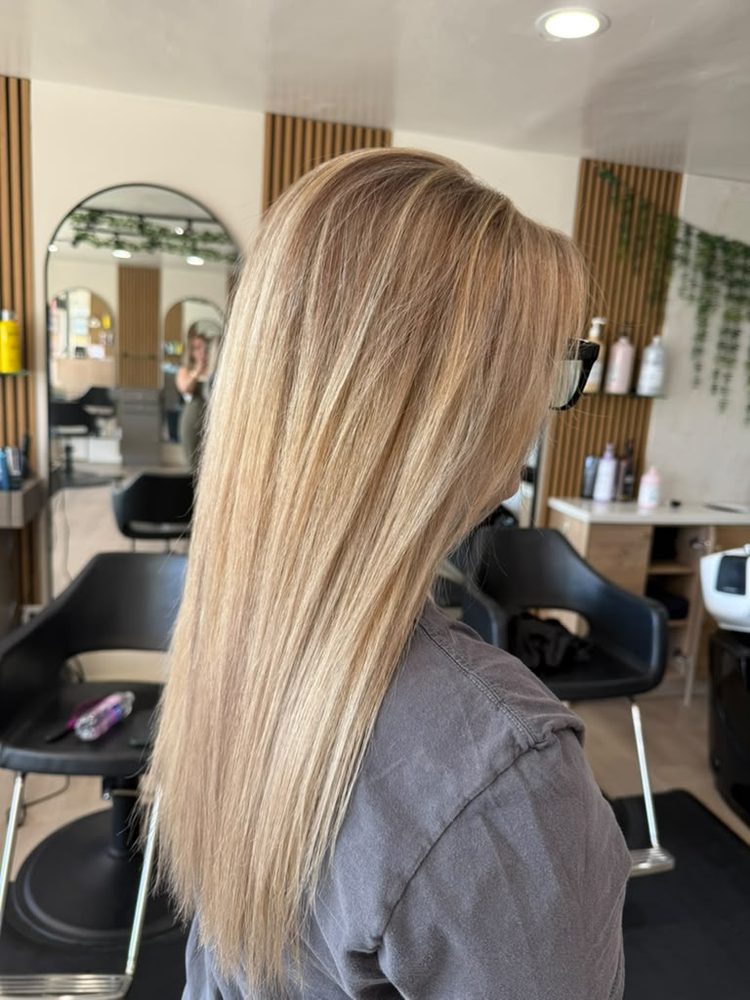 Bright blonde highlights on long, sleek straight hair, side view, Hair Palette Beauty Salon, El Cajon