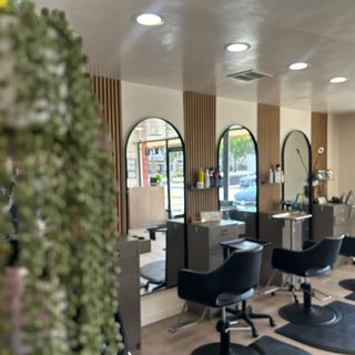 Inside Hair Palette Beauty Salon in El Cajon